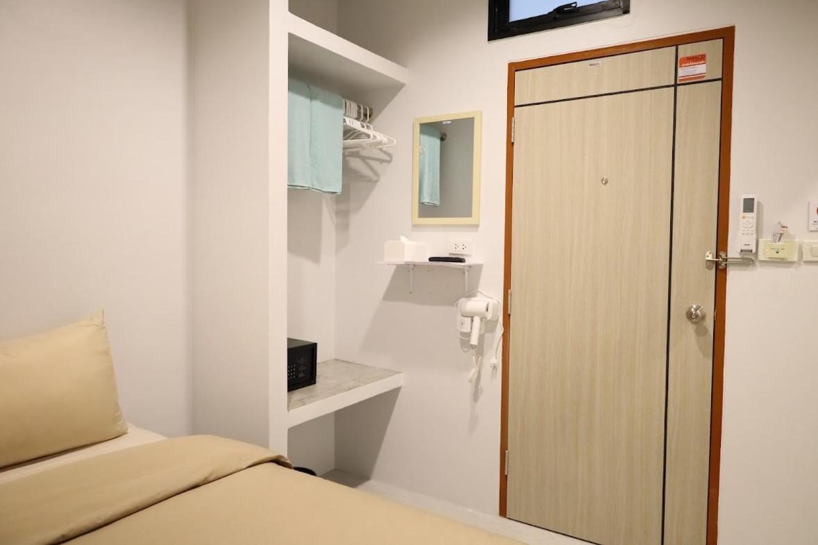 Хостел Y House Patong Экстерьер фото